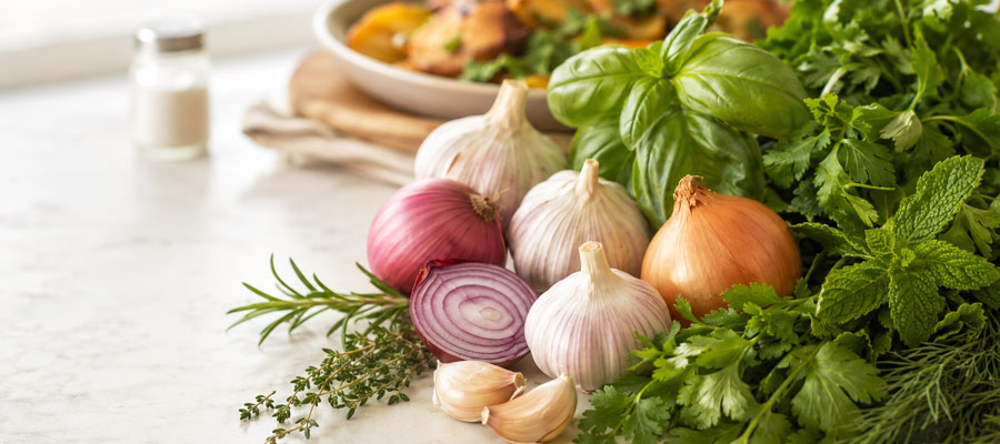 نقش پیاز، سیر و سبزیجات معطر در کاهش نمک